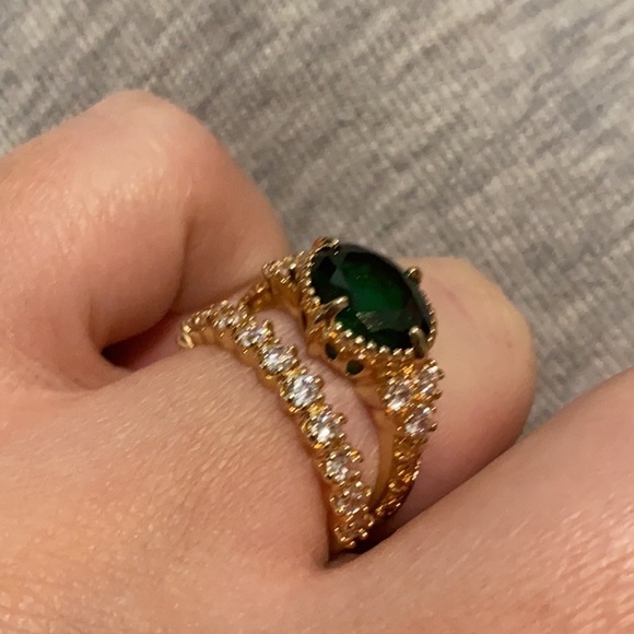 New 18k gold plated engagement ring set - Picture 5 of 7